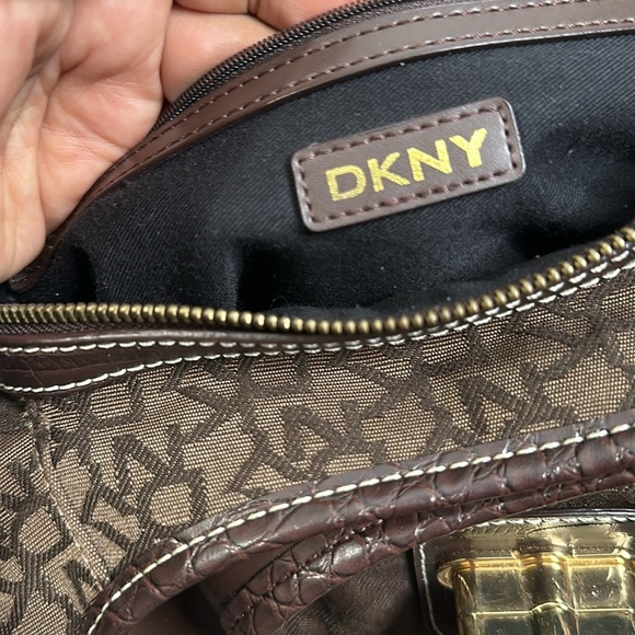 DkNy brown monogram shoulder bag size medium - Picture 12 of 12
